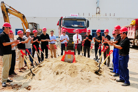 KZM Project Team at the ground-breaking ceremony – Sam Ho, Factory Manager KZM (5th from right), Michael Chan, Managing Director Kurtz Ersa Asia (6th from right), Bernd Schenker, President Kurtz Ersa Asia (middle)